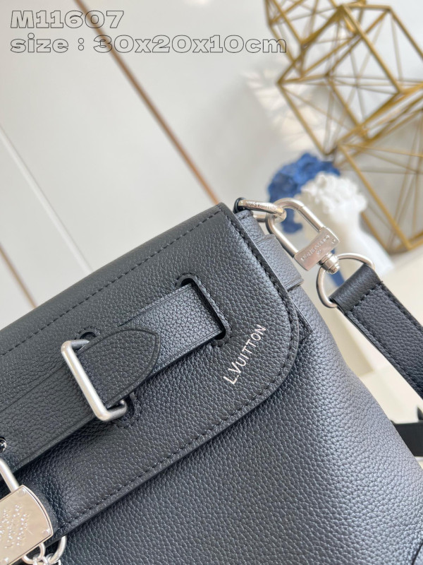 l**is V*t*n steamer crossbody-30*20*10cm