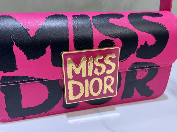 miss D*or flap bag