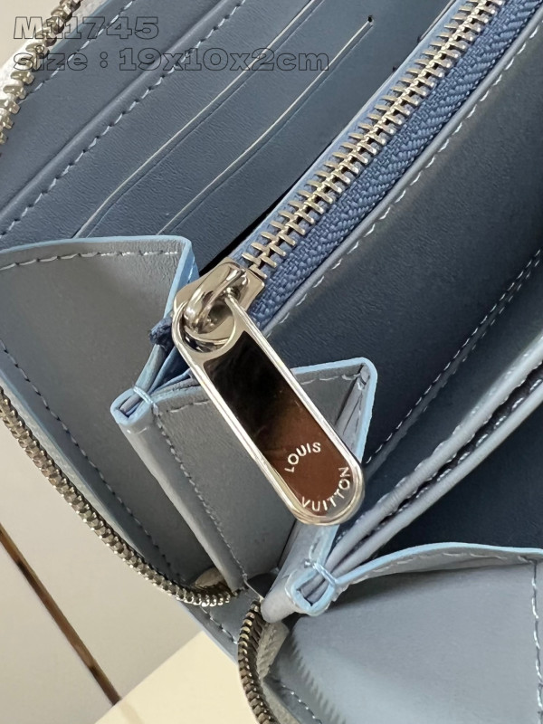 l**is V*t*n zippy wallet-10*20*2 cm