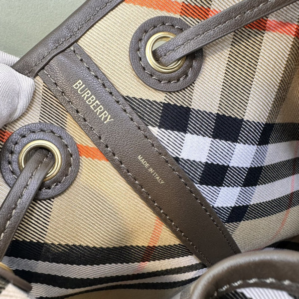 B**rry medium check drawstring pouch​