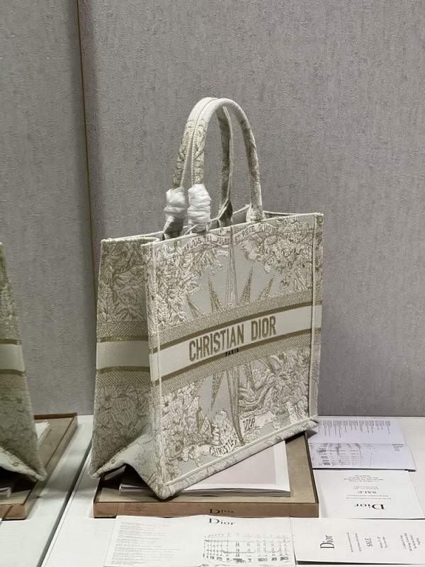 large D*or book tote