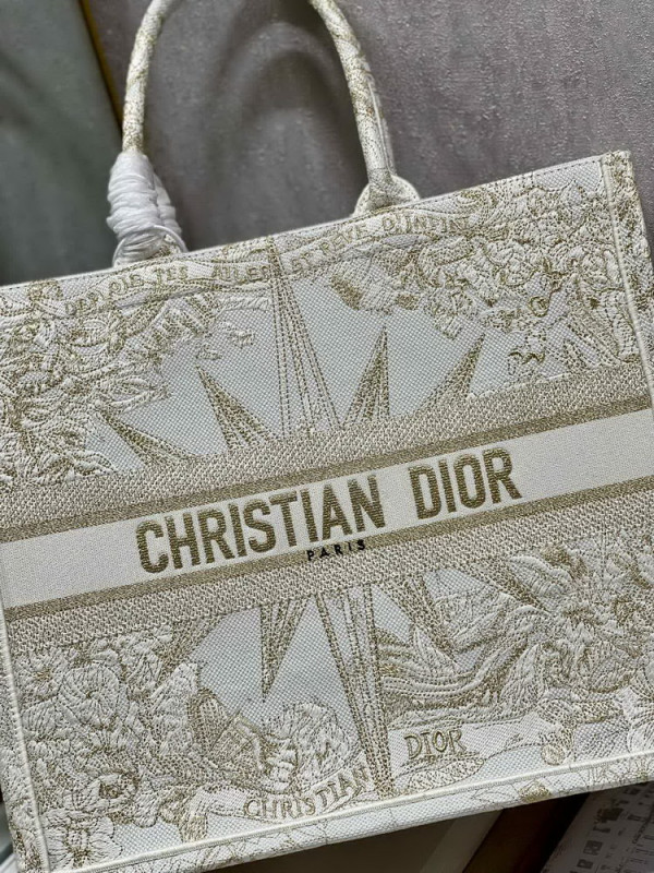 large D*or book tote