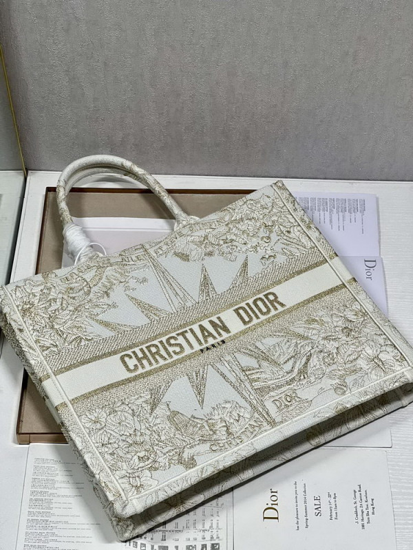 large D*or book tote